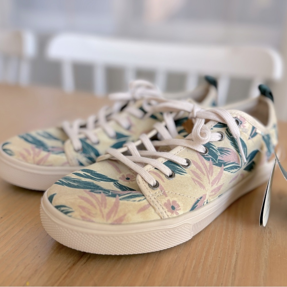 TOMS EcoX40 Women’s Lilac Floral Print Size 7